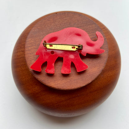 Vintage broche rode olifant