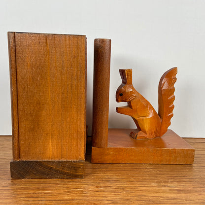 Houten eekhoorn boekensteunen
