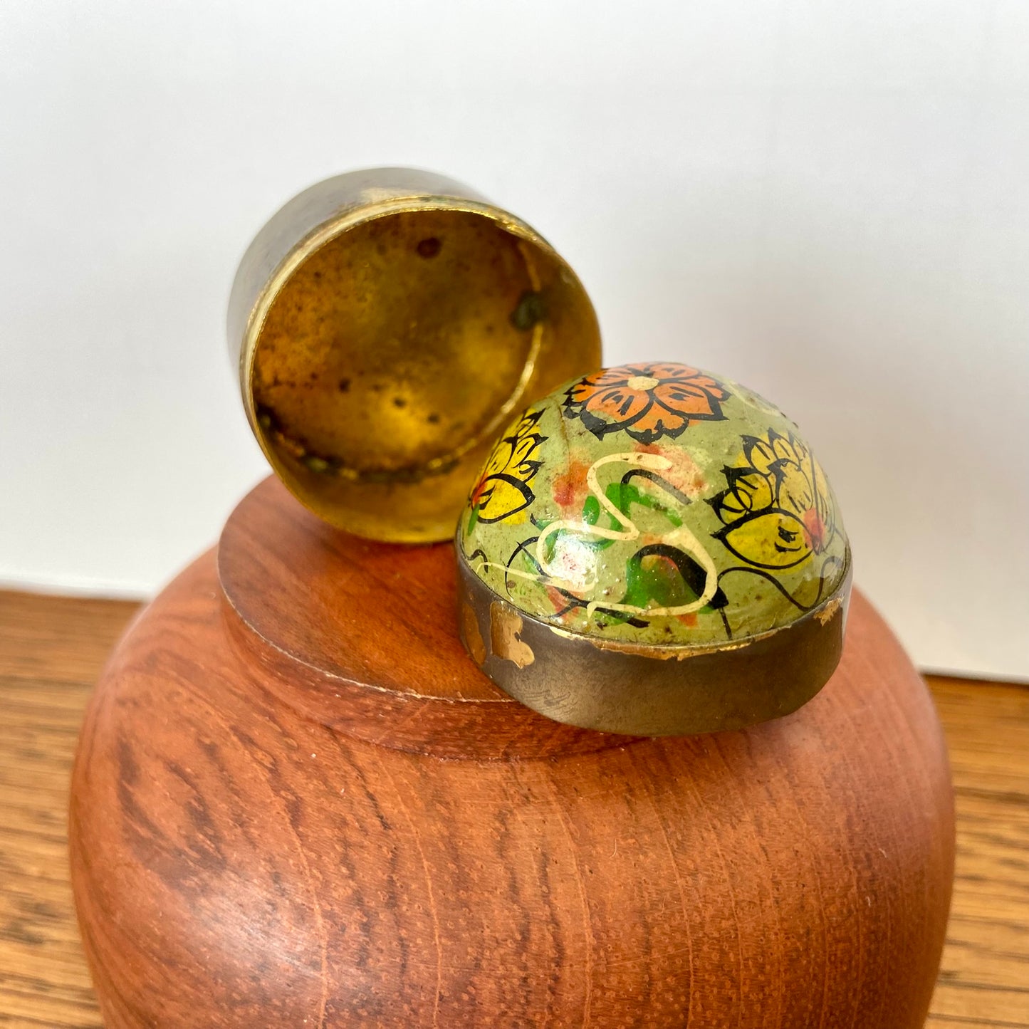 Vintage pillendoosje bol lichtgroen