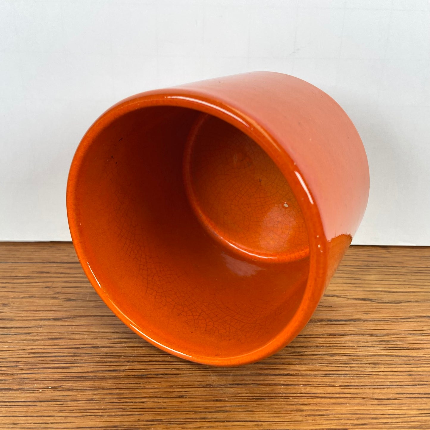 Vintage oranje bloempotje