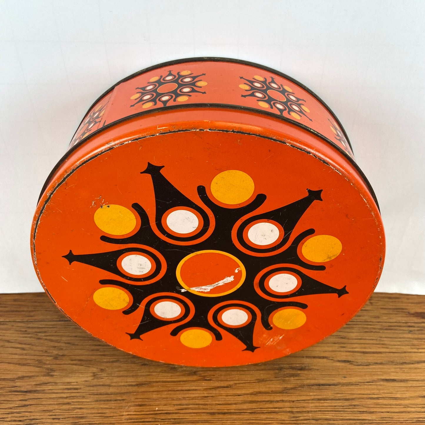 Vintage koekjesblik oranje