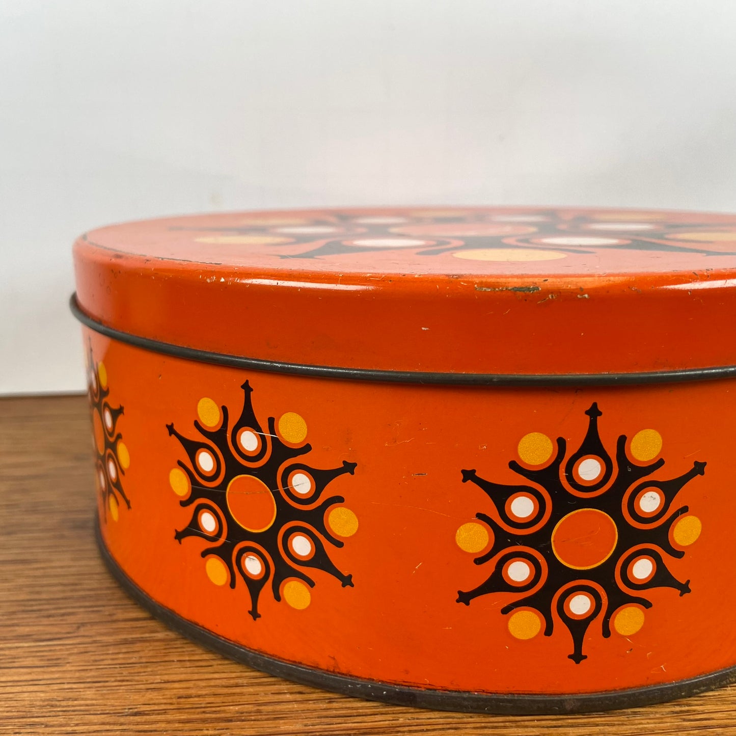 Vintage koekjesblik oranje