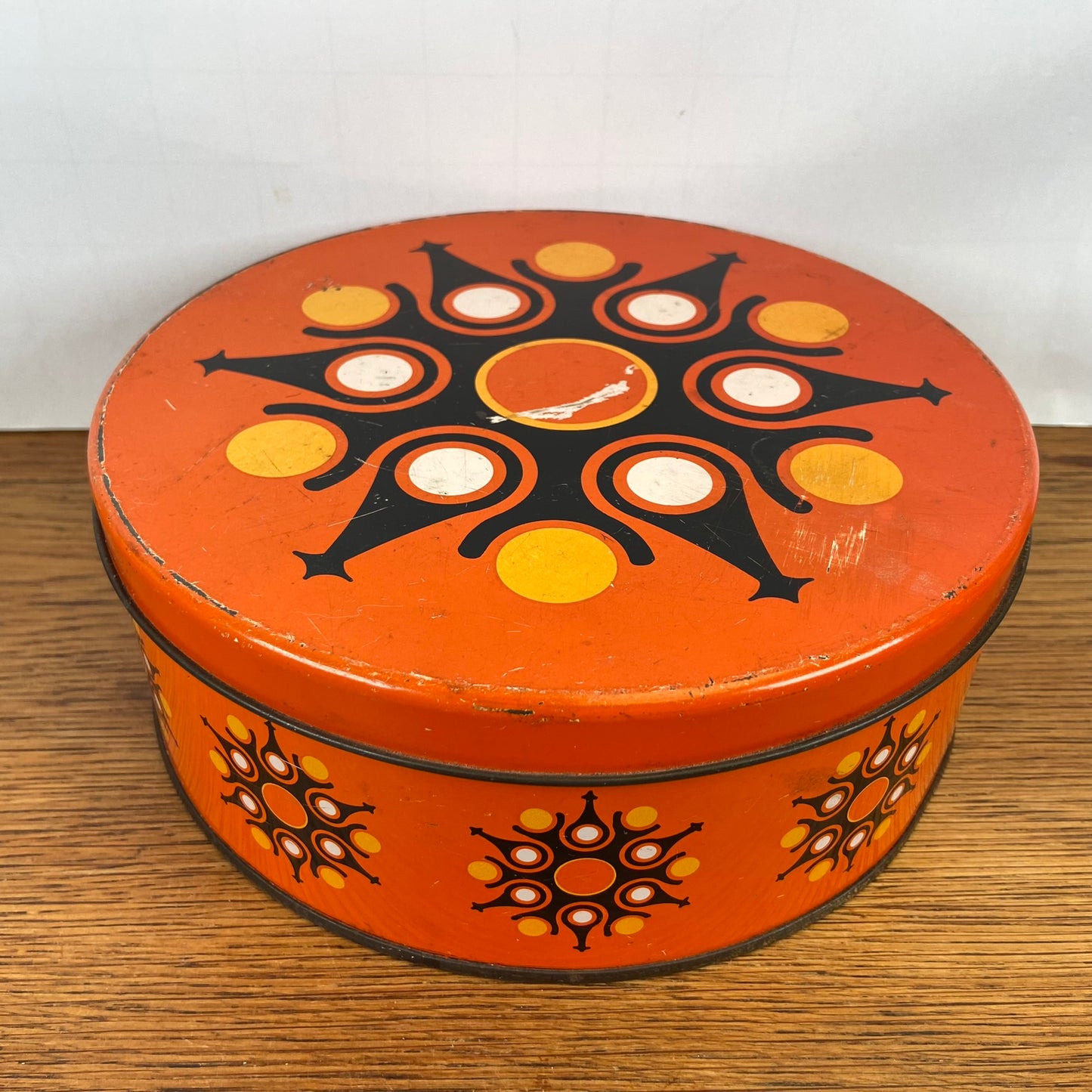 Vintage koekjesblik oranje