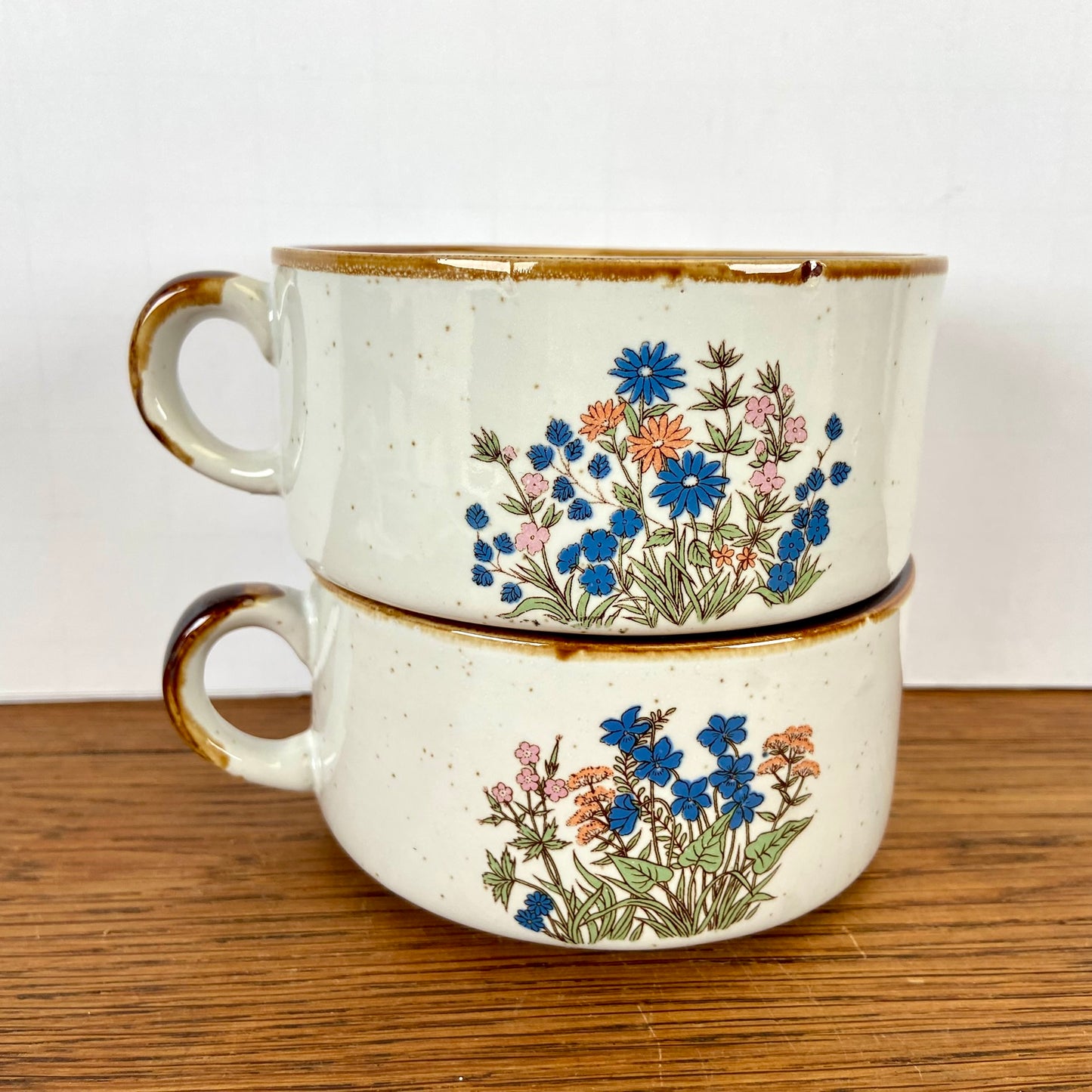 Vintage soepkommen wilde bloemen