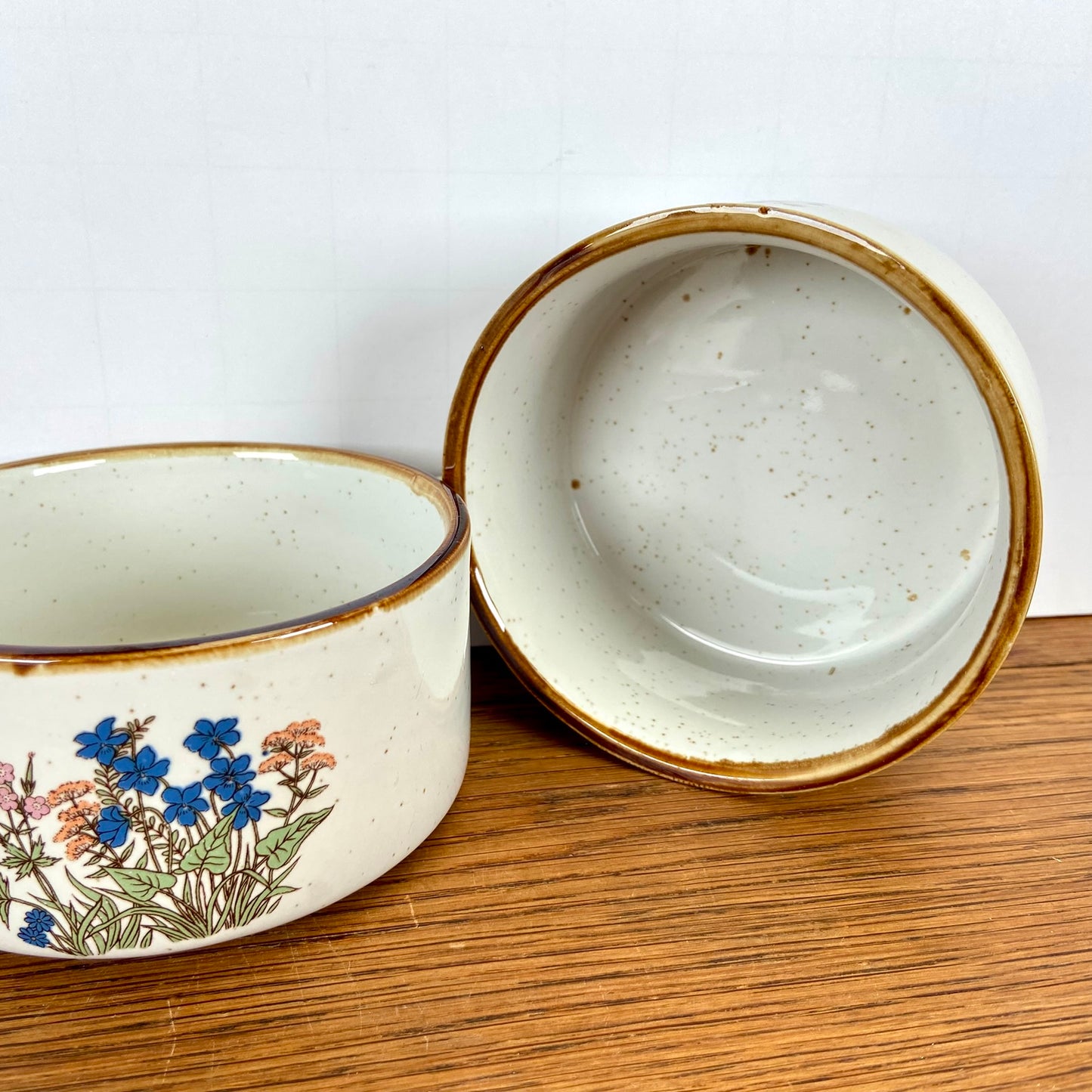 Vintage soepkommen wilde bloemen