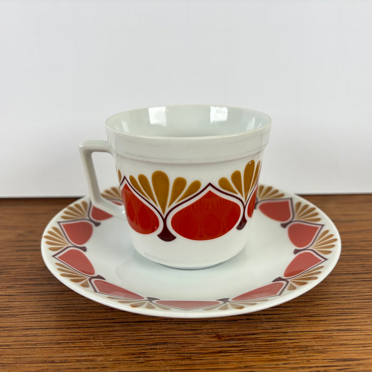 Vintage kop en schotel rood