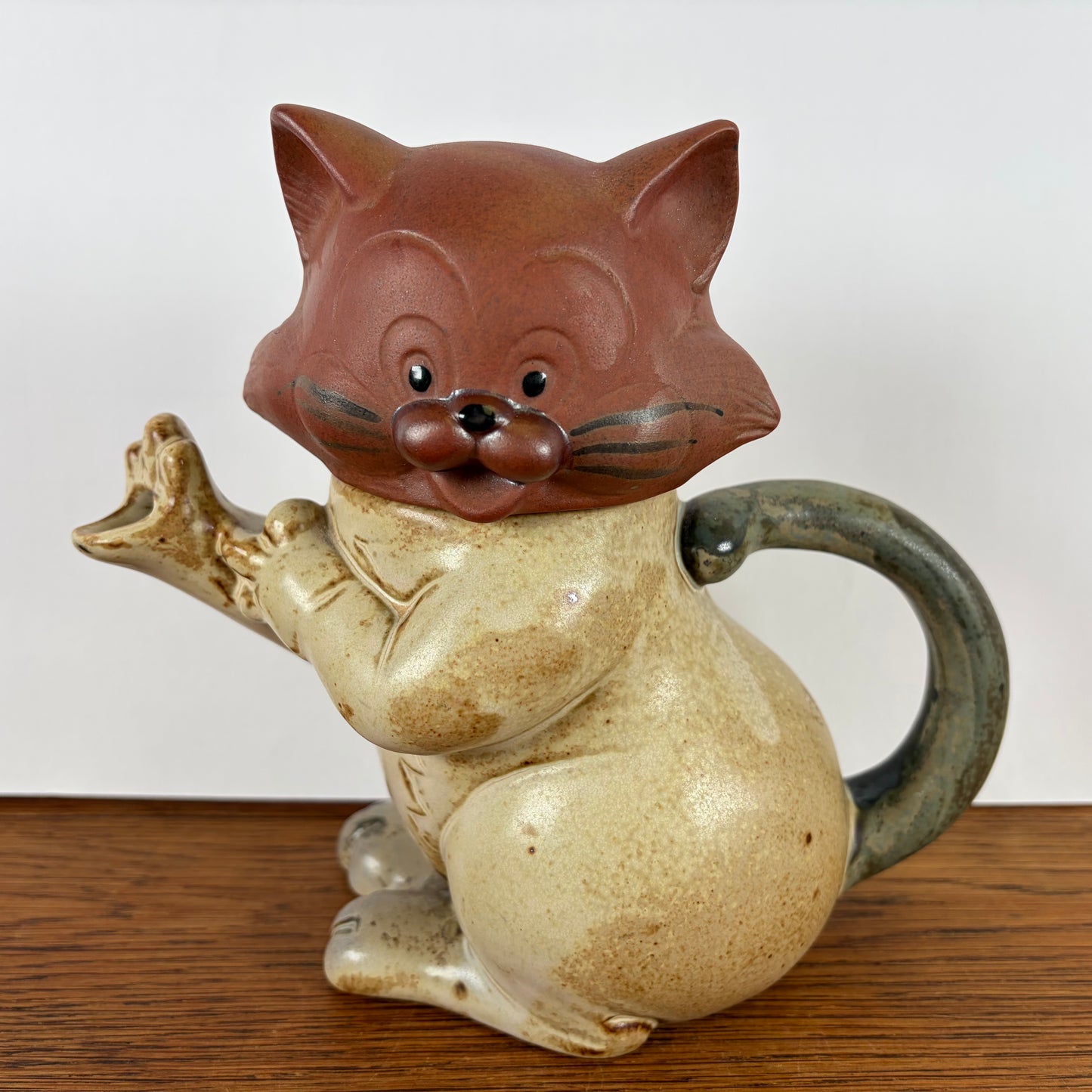 Vintage theepot kat jaren 50