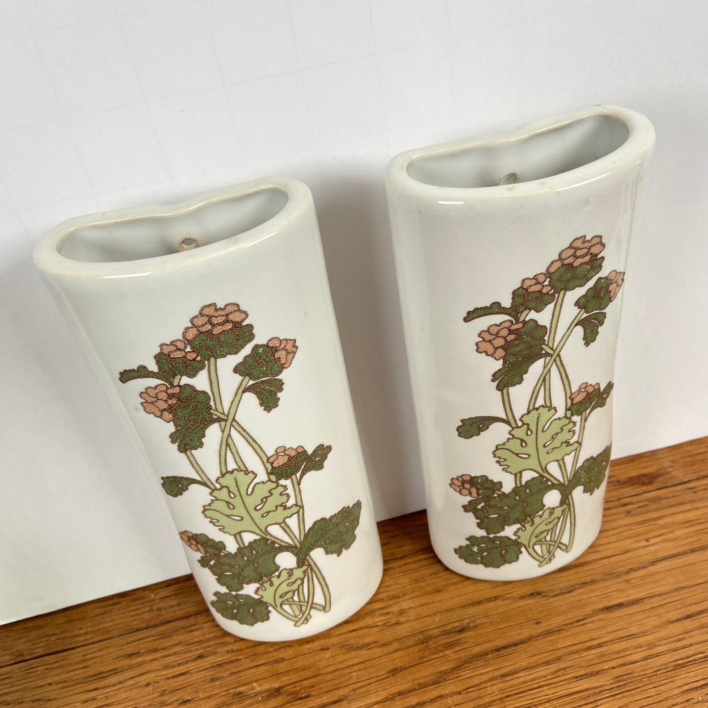 Set van 2 vintage radiator bakjes