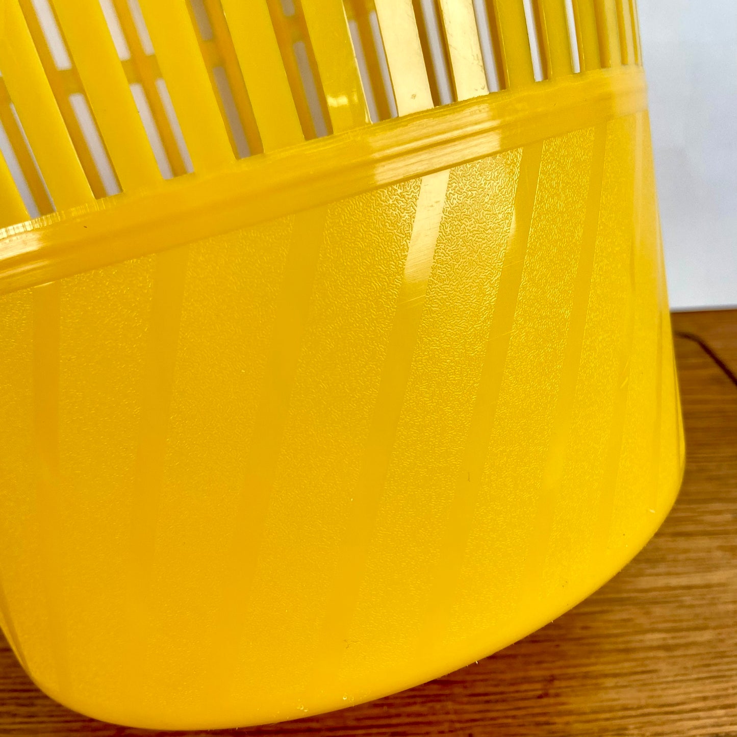 Vintage plastic prullenbak geel