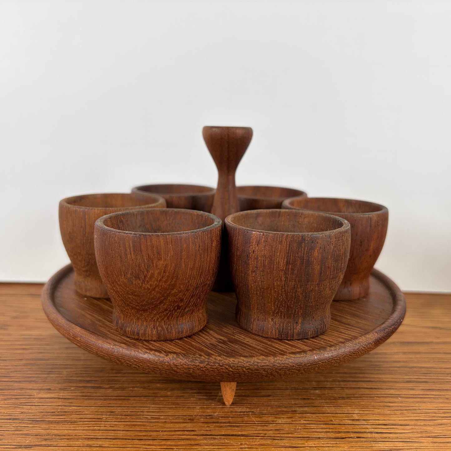 Vintage houten eierdopjes met houder