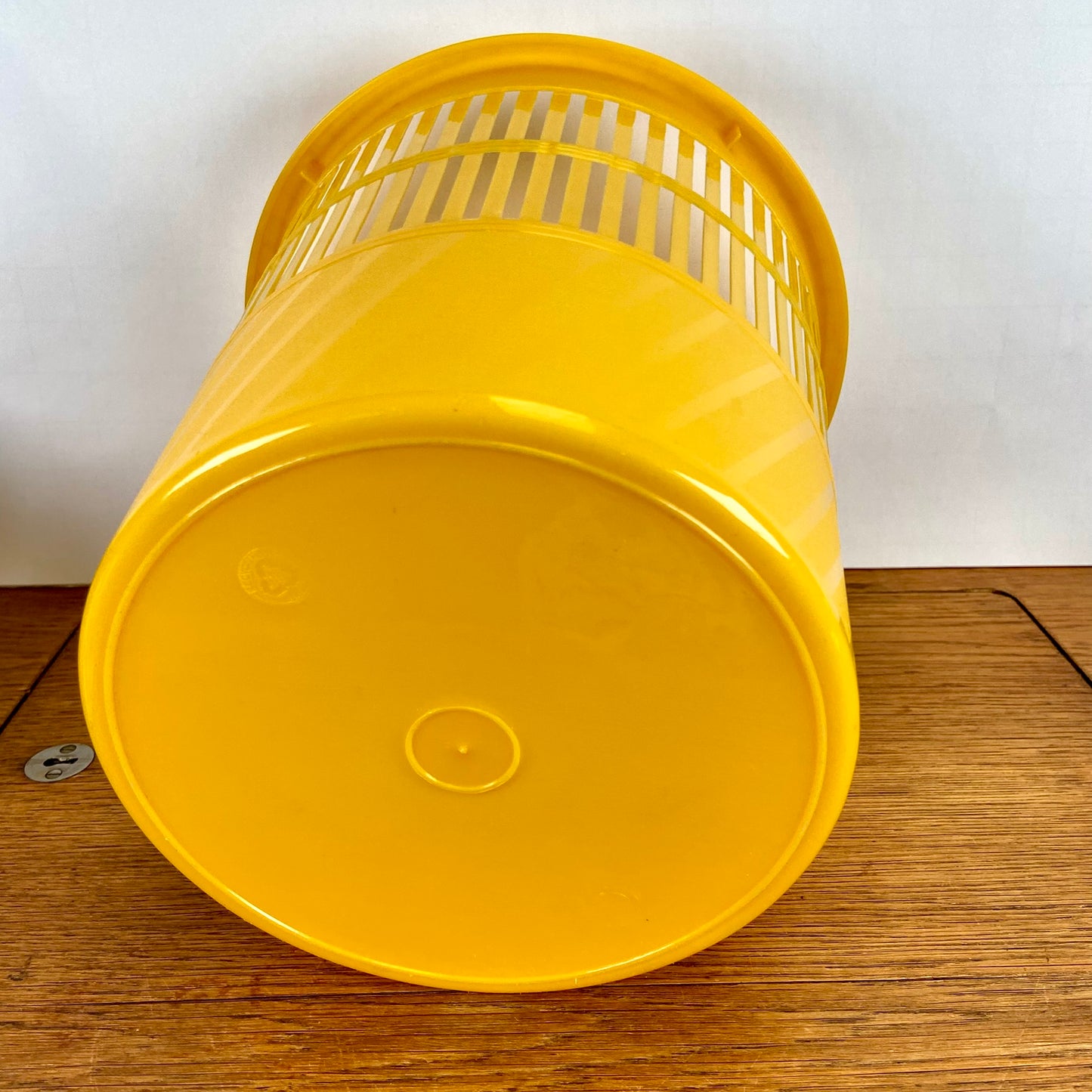Vintage plastic prullenbak geel