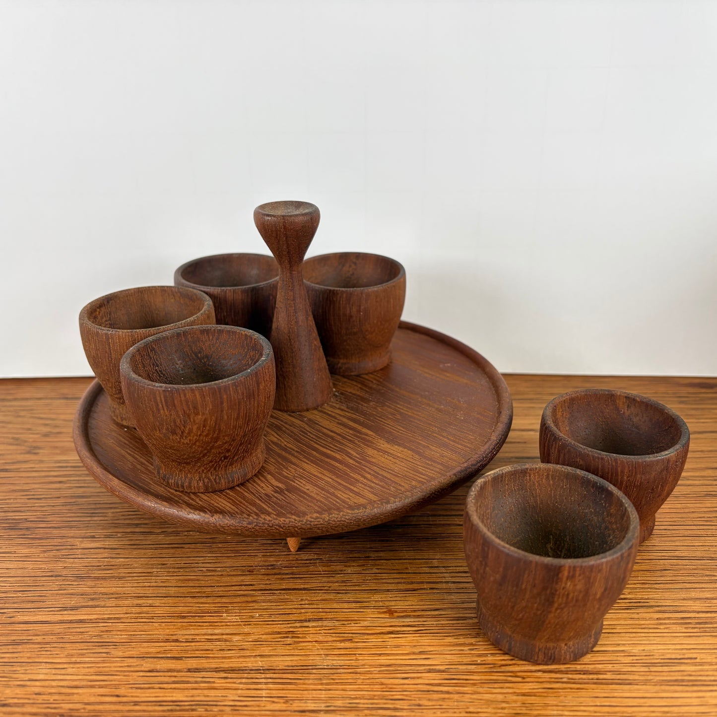 Vintage houten eierdopjes met houder