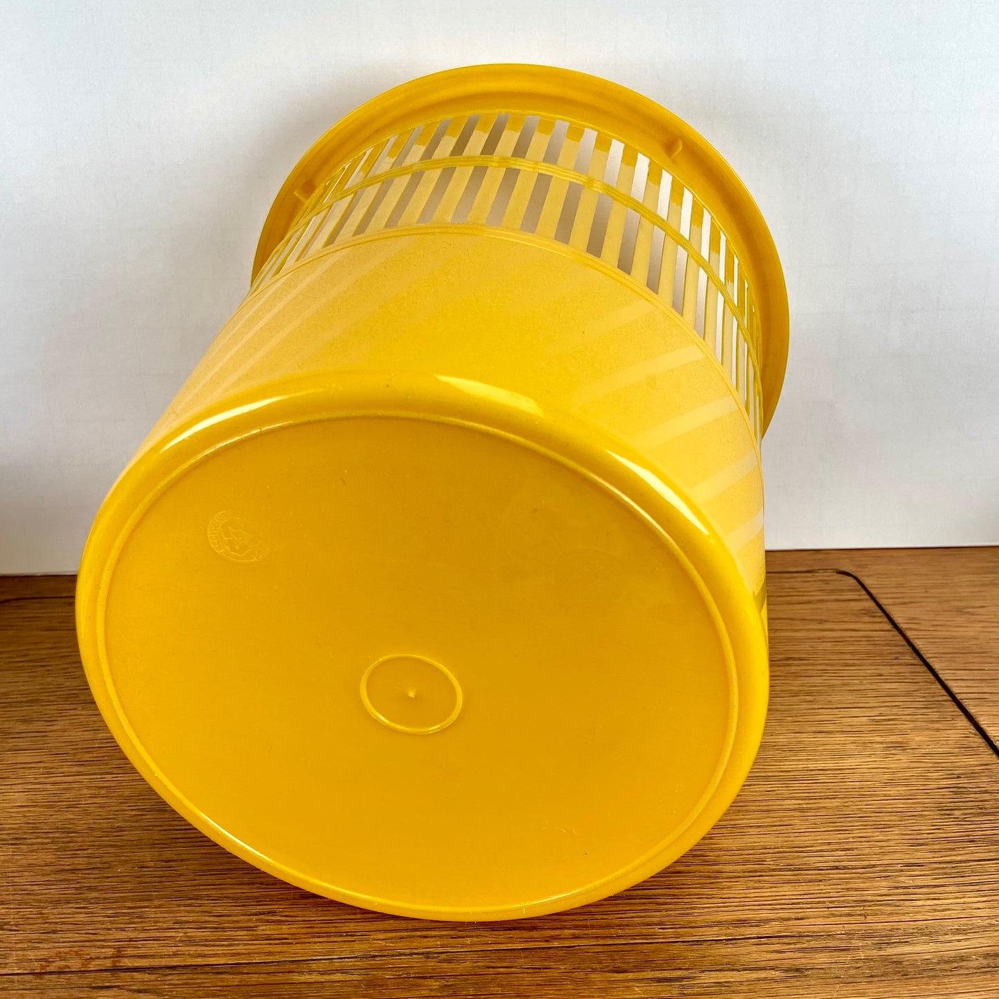 Vintage plastic prullenbak geel