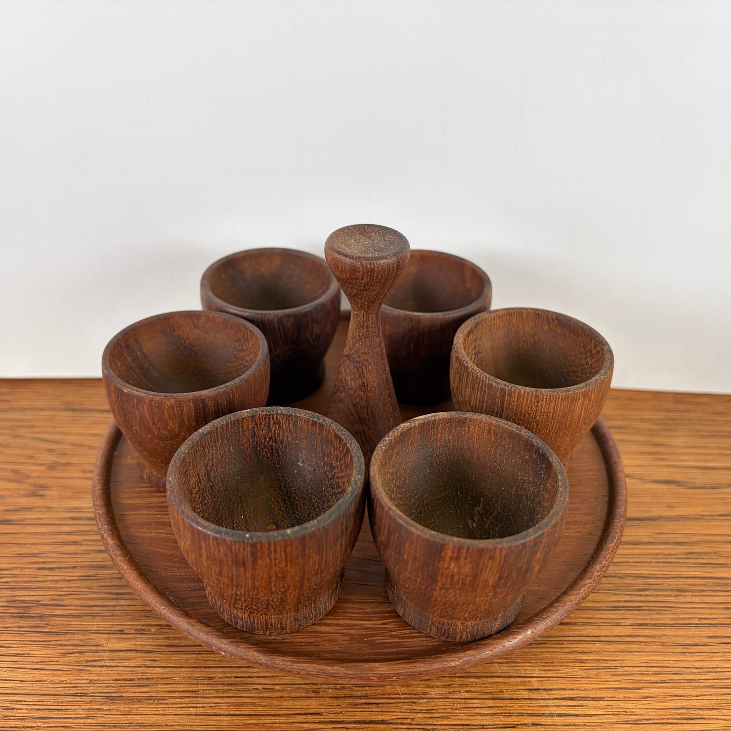 Vintage houten eierdopjes met houder