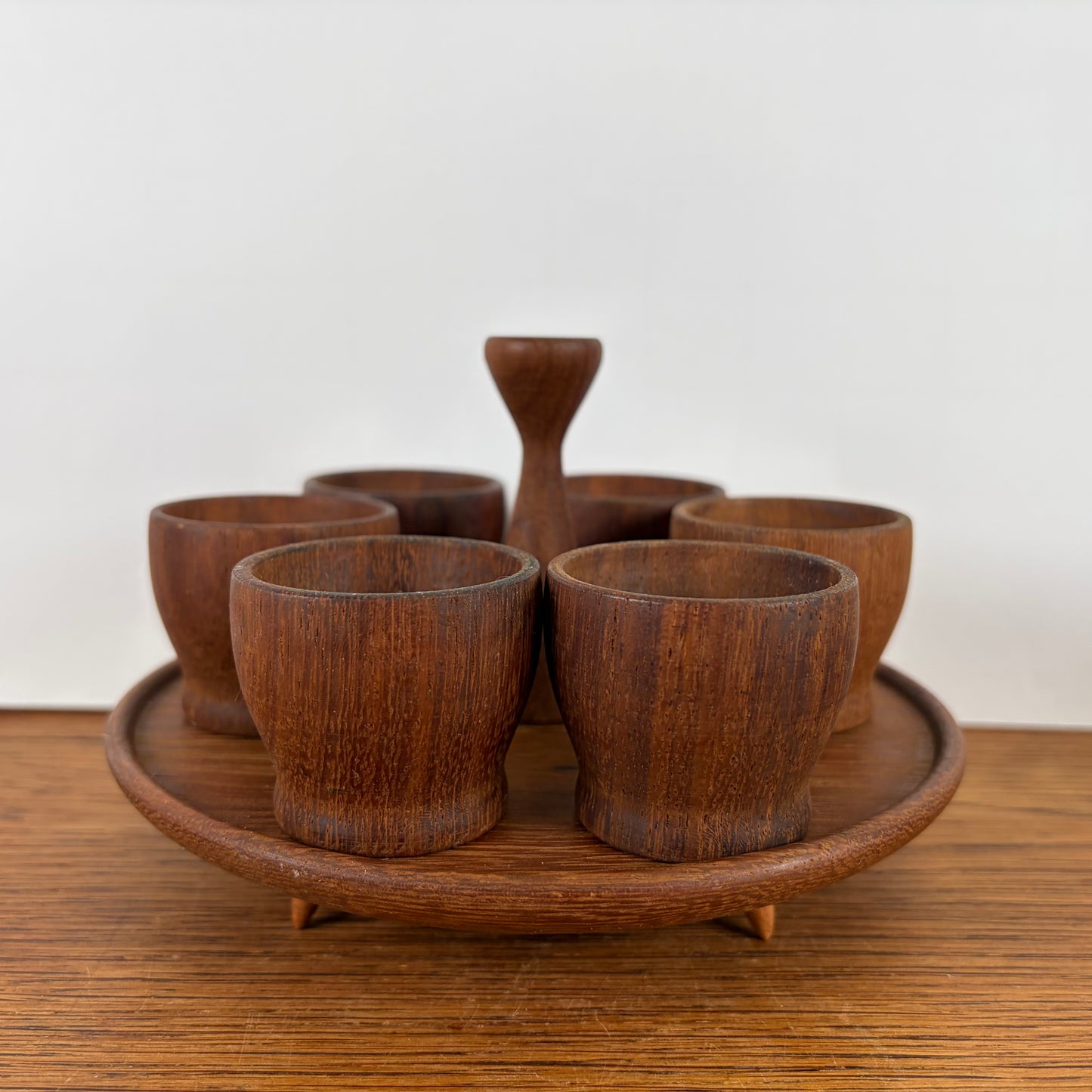 Vintage houten eierdopjes met houder