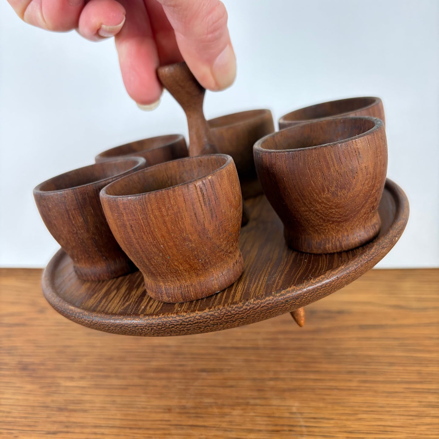 Vintage houten eierdopjes met houder