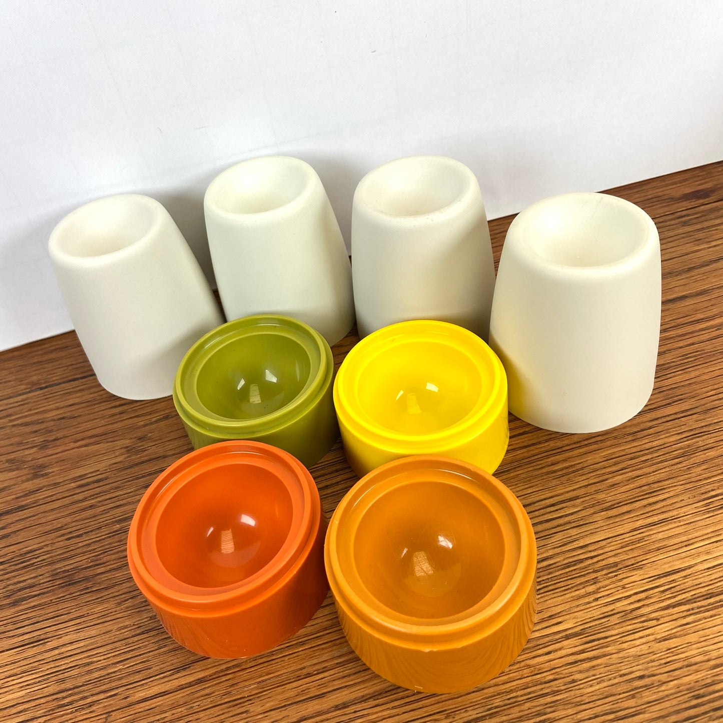 Vintage eierdopjes tupperware