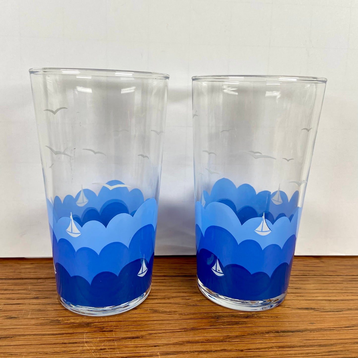 2 vintage glazen zee met scheepjes