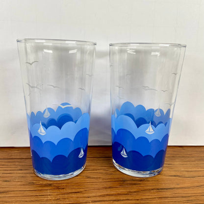 2 vintage glazen zee met scheepjes