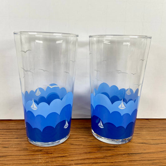 2 vintage glazen zee met scheepjes