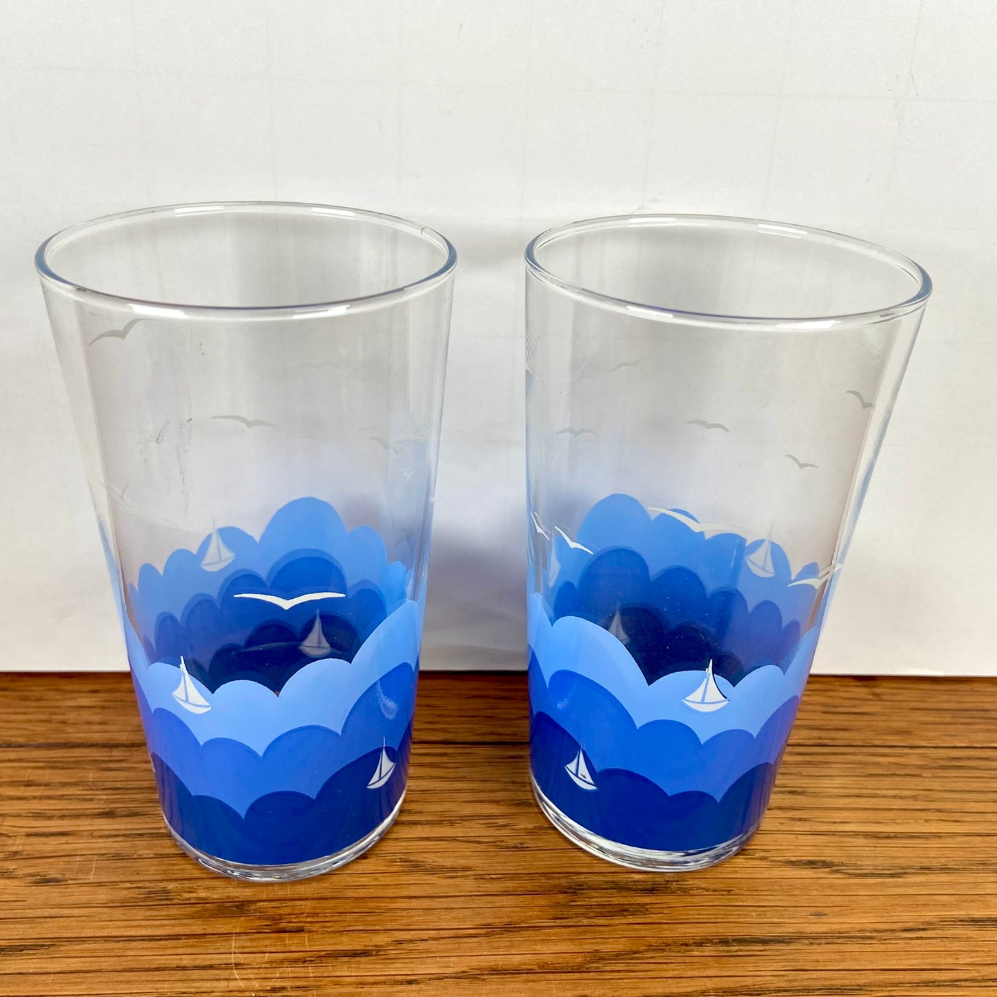 2 vintage glazen zee met scheepjes