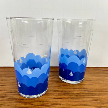 2 vintage glazen zee met scheepjes