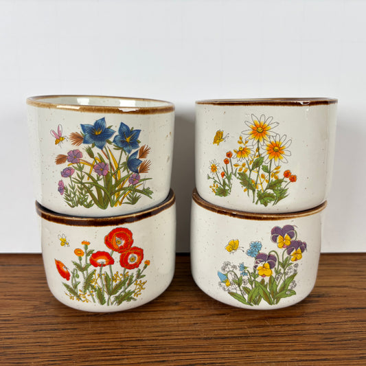 Vintage bakjes wilde bloemen