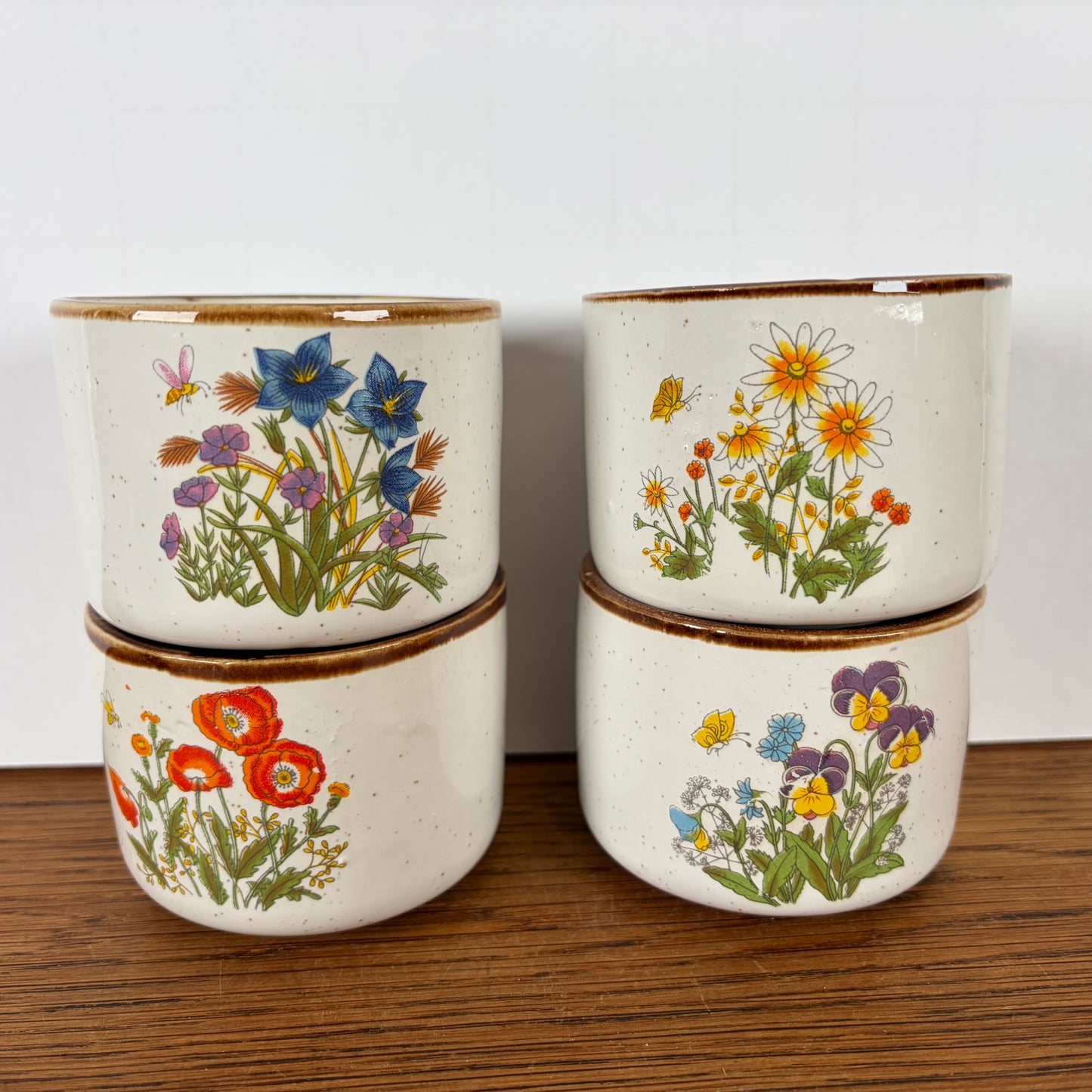 Vintage bakjes wilde bloemen