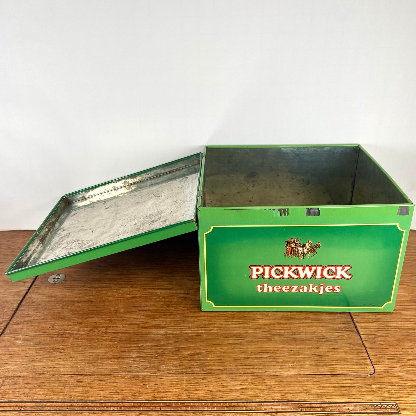 Groot Pickwick blik theezakjes