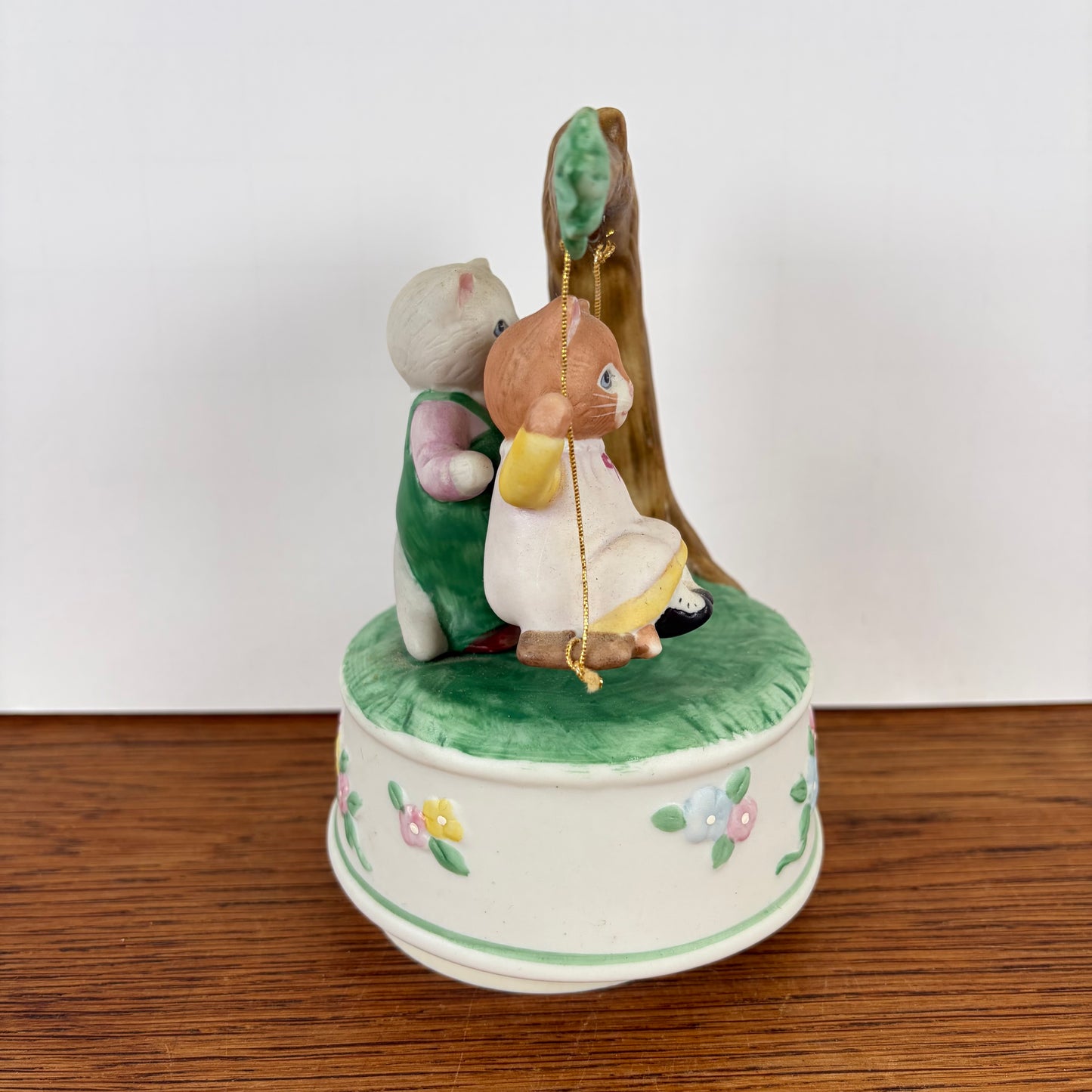Vintage muziekdoosje Kitty Cucumber schommel