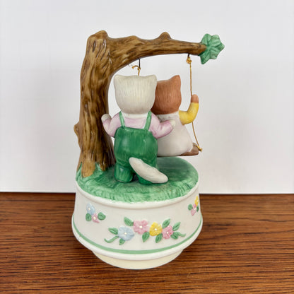 Vintage muziekdoosje Kitty Cucumber schommel