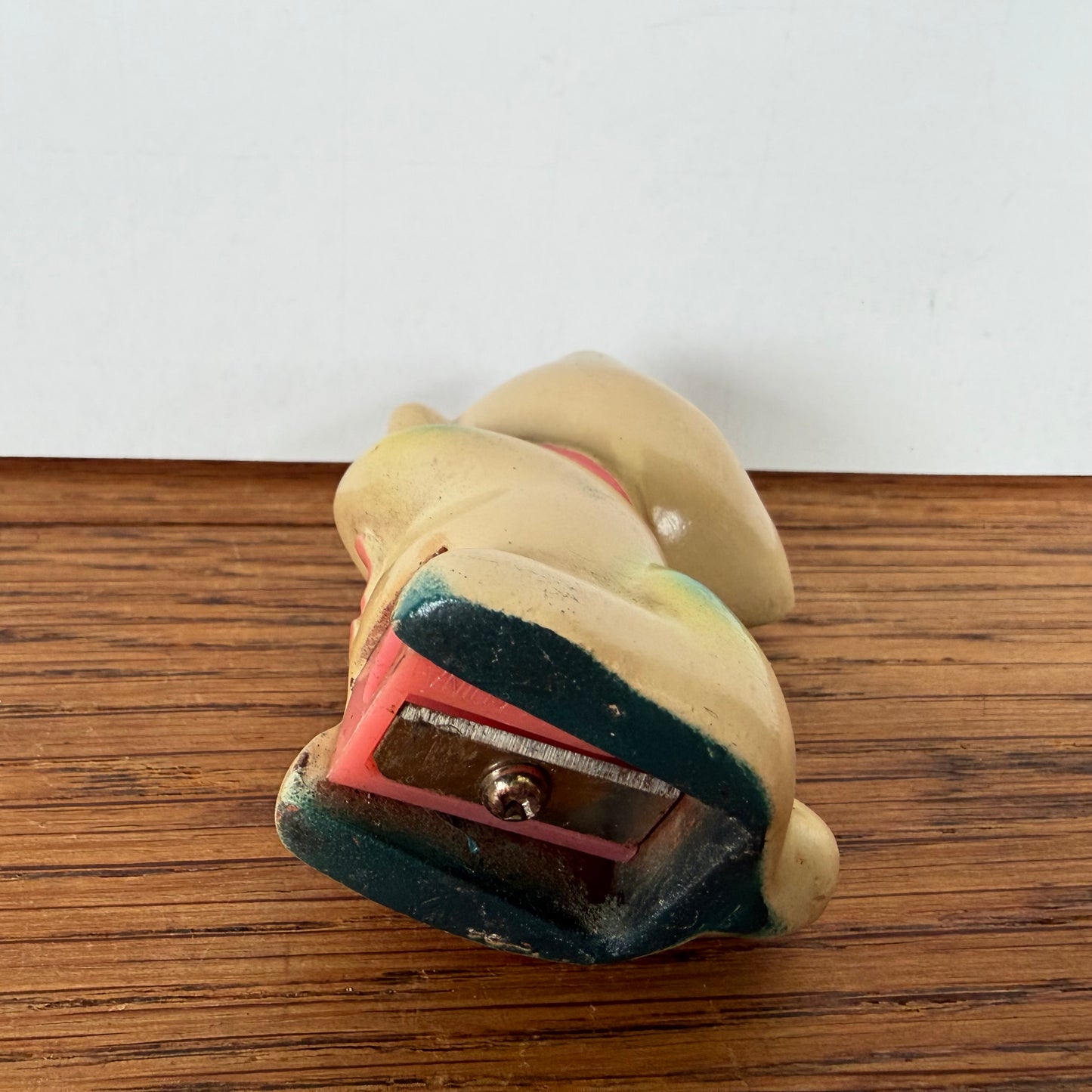 Vintage puntenslijper kat