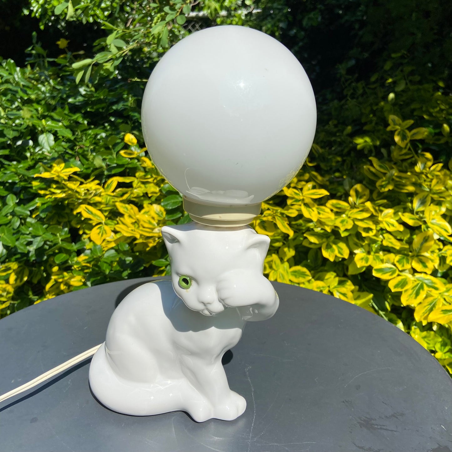 Vintage lamp witte kat zittend