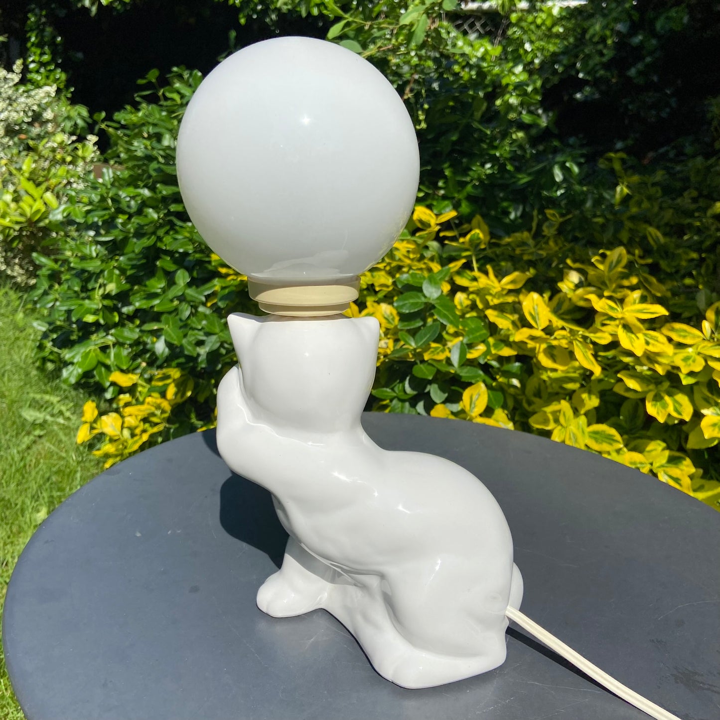 Vintage lamp witte kat zittend