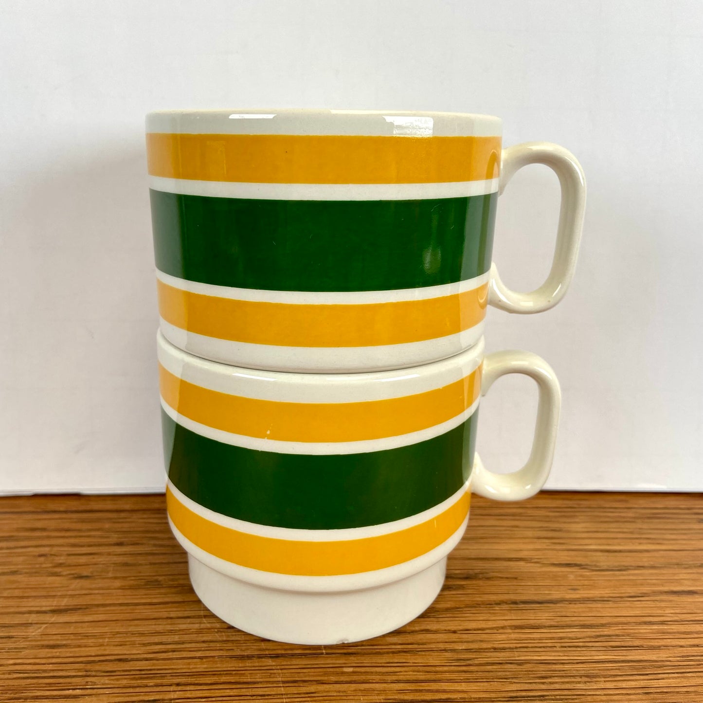2 vintage soepkommen geel groen