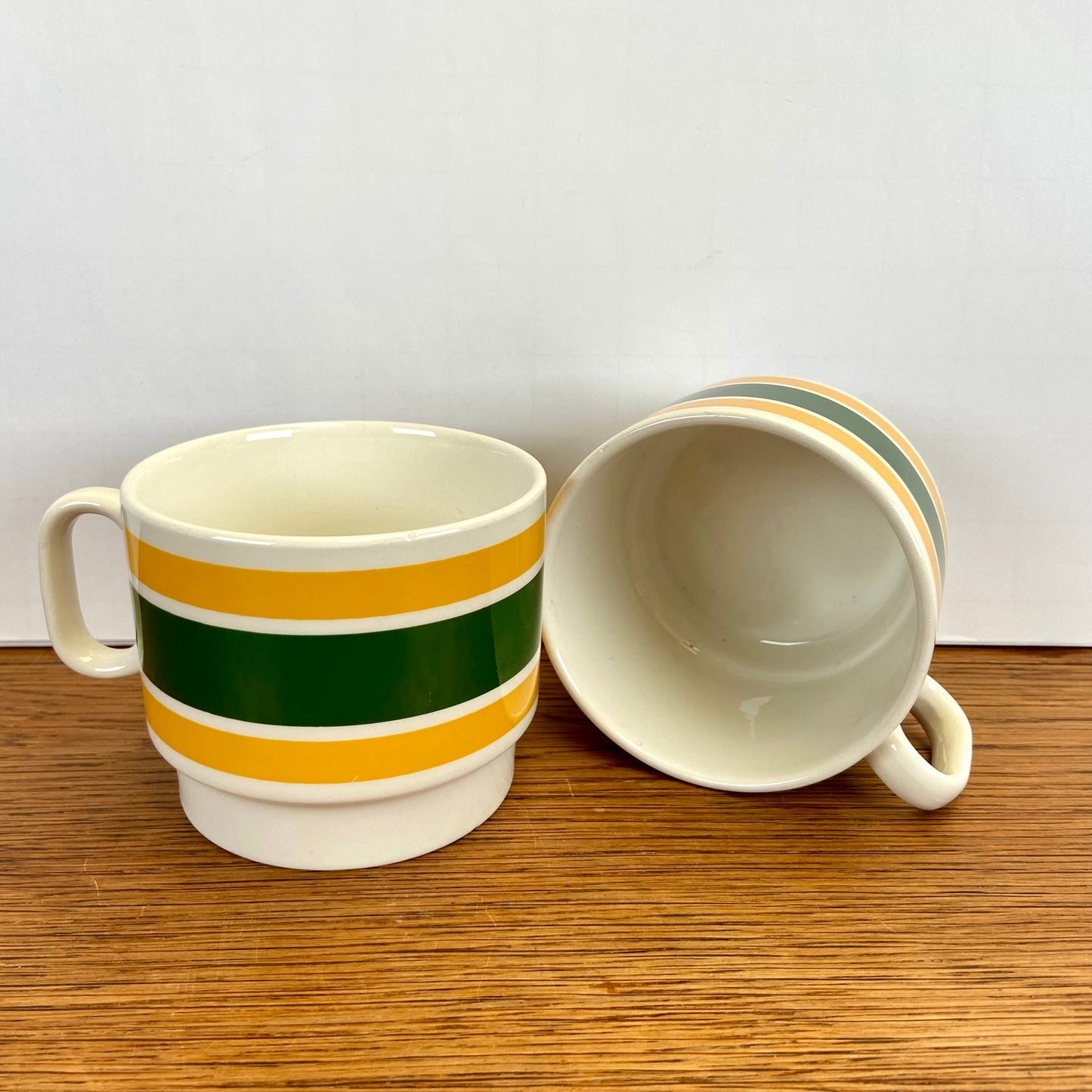 2 vintage soepkommen geel groen