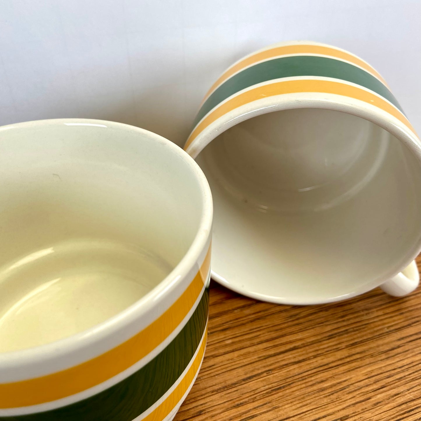 2 vintage soepkommen geel groen