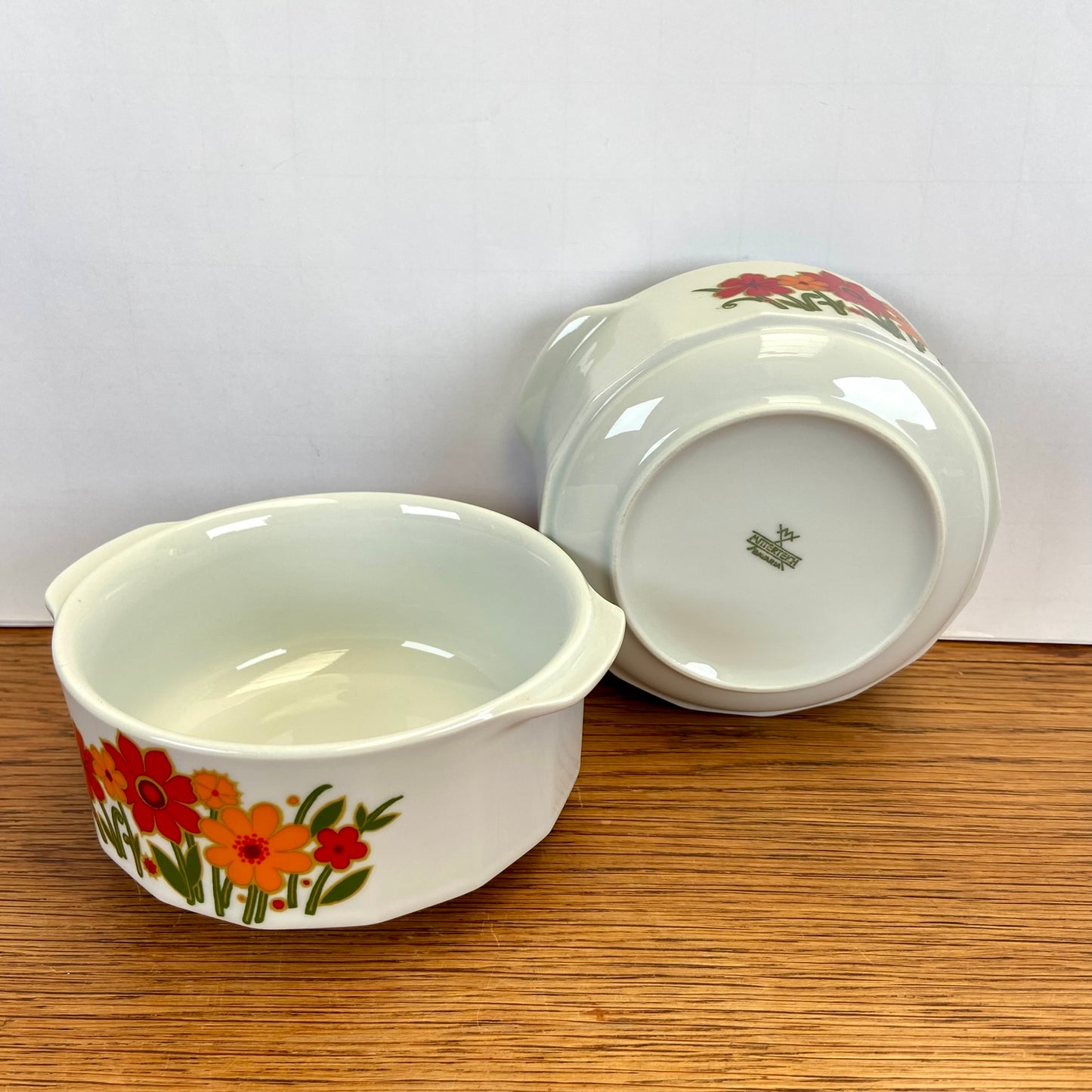 Vintage soepkommen met bloemen