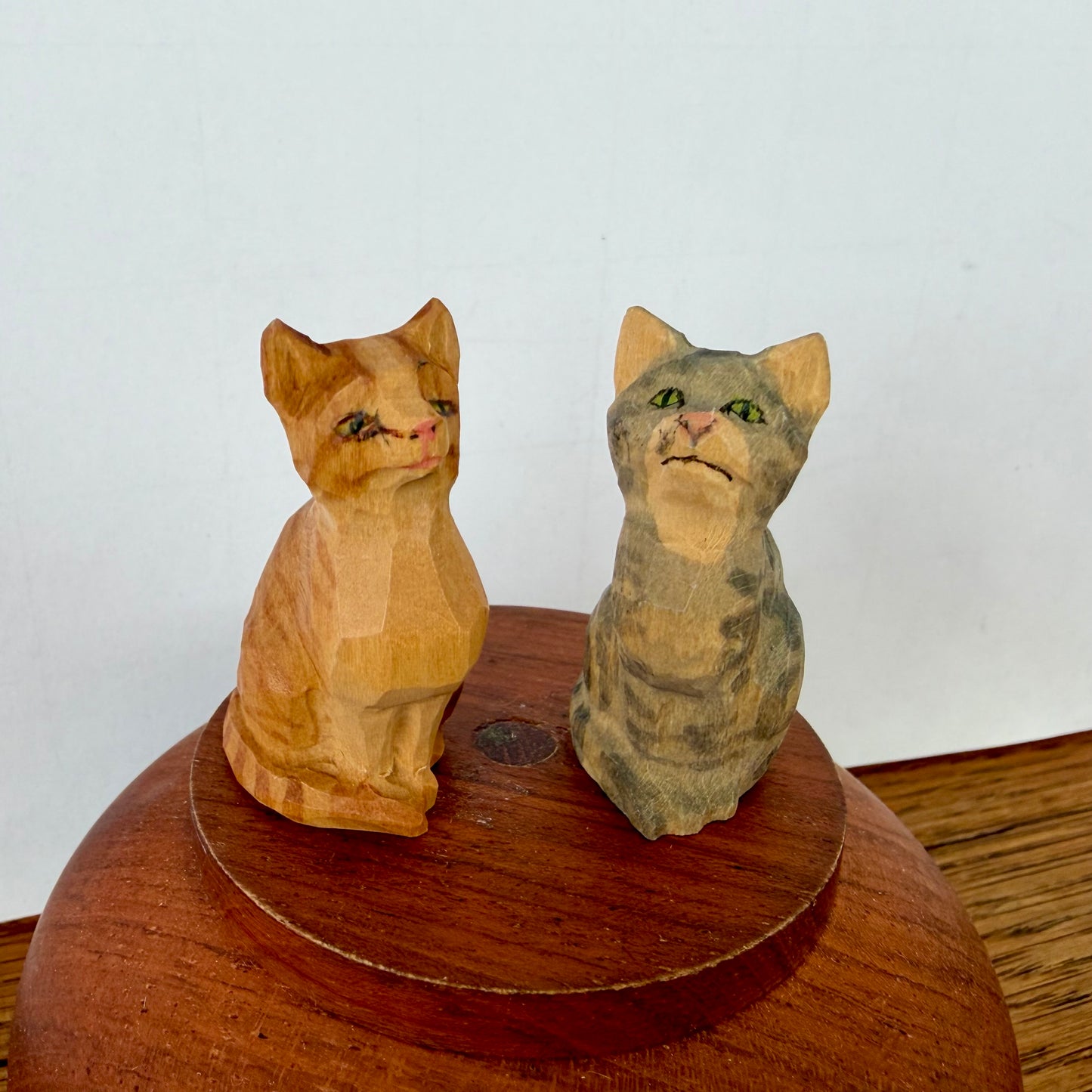 Houten katten duo