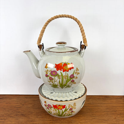Vintage theepot met theelicht wilde bloemen