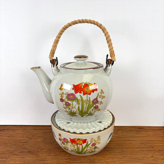 Vintage theepot met theelicht wilde bloemen