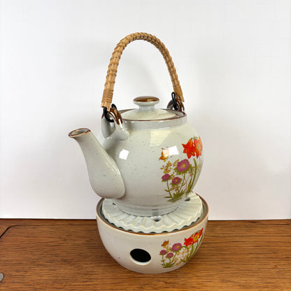 Vintage theepot met theelicht wilde bloemen