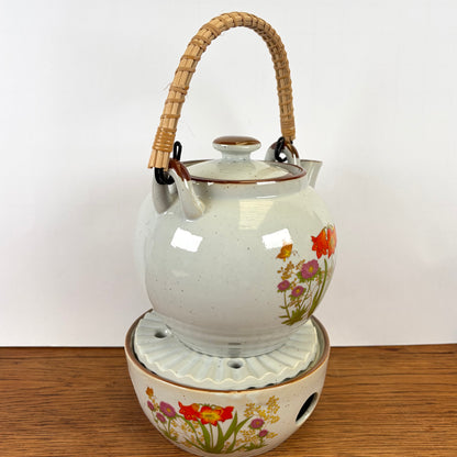 Vintage theepot met theelicht wilde bloemen