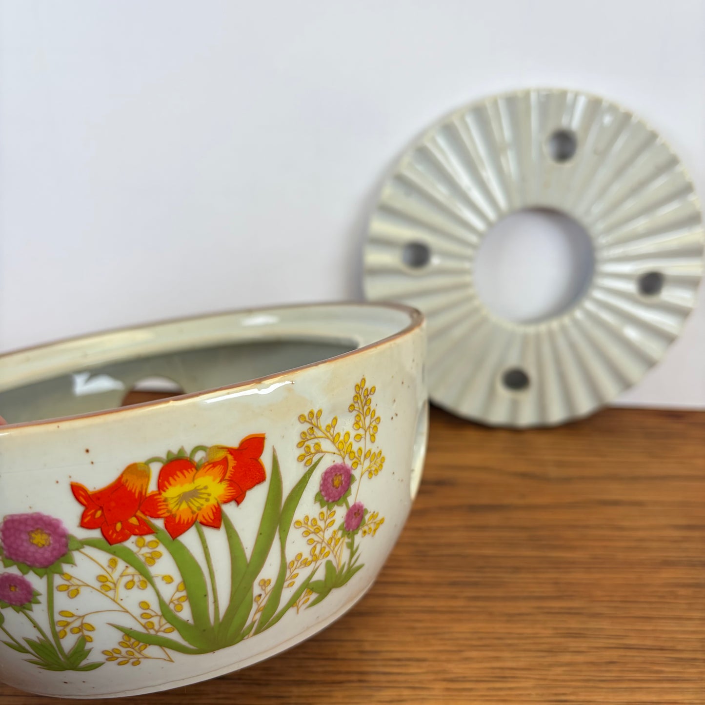 Vintage theepot met theelicht wilde bloemen