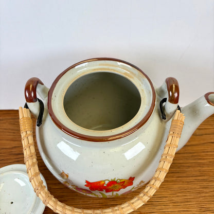 Vintage theepot met theelicht wilde bloemen