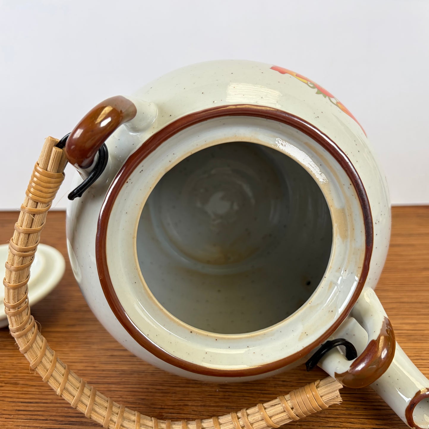 Vintage theepot met theelicht wilde bloemen