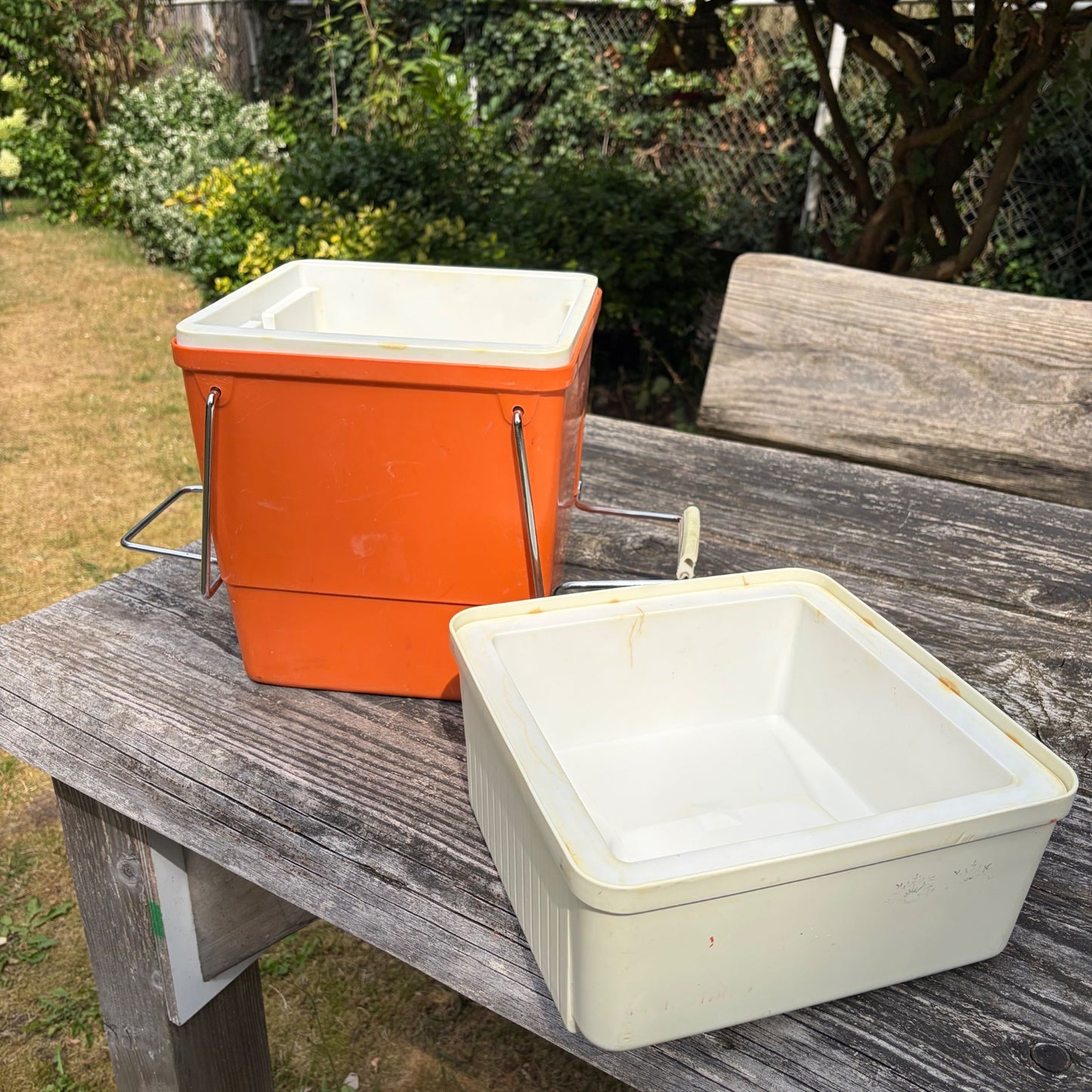 Vintage oranje koelbox jaren 70