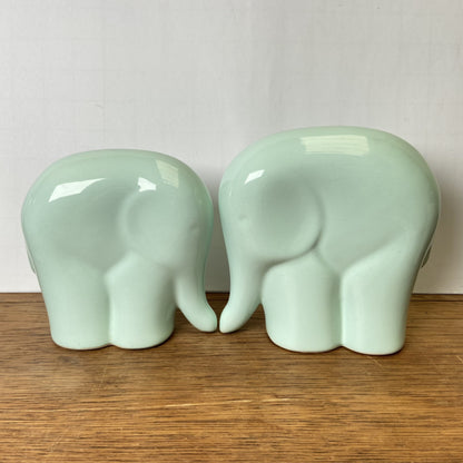 Setje van 2 pastel groene olifanten
