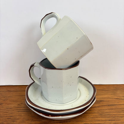 Vintage kop en schotel set wilde bloemen achthoekig