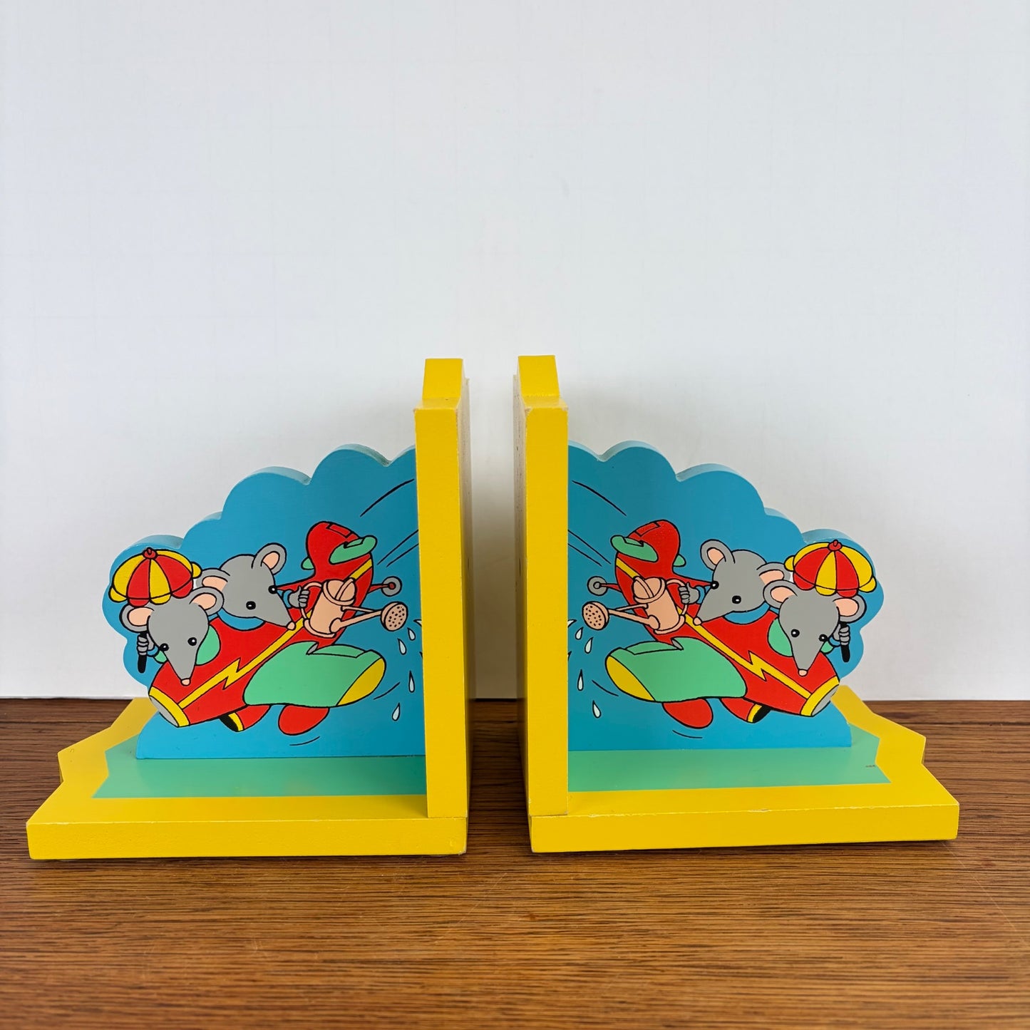 Vintage houten boekensteunen muisjes in vliegtuig